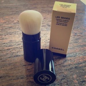 Retractable Kabuki Brush
